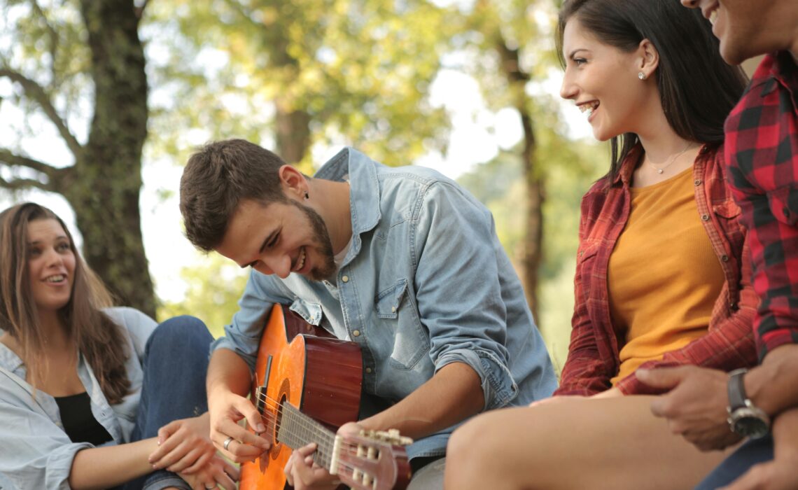 Sing and play the guitar